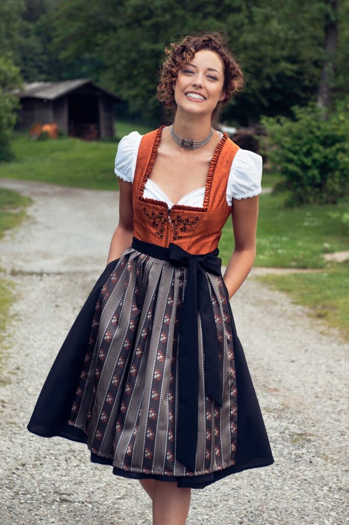 4 Things to Know about Traditional Costume Fashion - TheSite.org